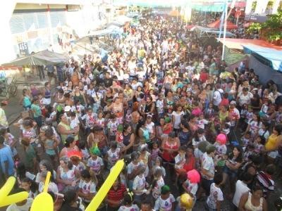Carnaval 2014: Bloco Infantil Algodão Doce leva multidão as ruas de Valença - Imagem 2
