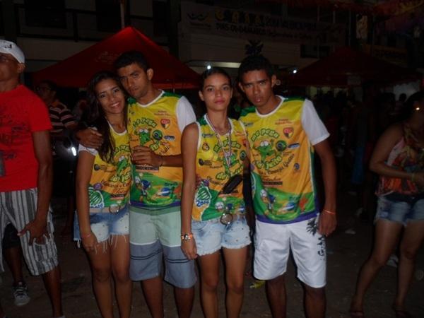 Carnaval 2014: Foliões lotaram a o corredor da folia primeira noite de carnaval - Imagem 24