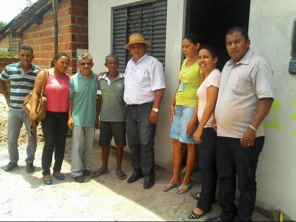 Prefeito Zé Resende e equipe da SEMAS visita obras do Minha Casa Minha Vida em Boa Hora - Imagem 5