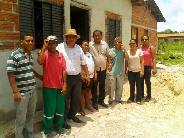 Prefeito Zé Resende e equipe da SEMAS visita obras do Minha Casa Minha Vida em Boa Hora - Imagem 3