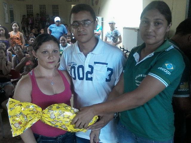 Escola Roberto José de Santana premia os 10 melhores alunos do mês de fevereiro