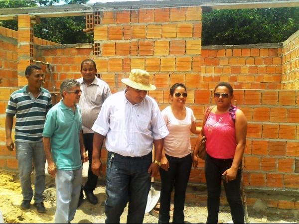 Prefeito Zé Resende e equipe da SEMAS visita obras do Minha Casa Minha Vida em Boa Hora - Imagem 6