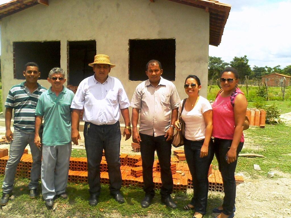 Prefeito Zé Resende e equipe da SEMAS visita obras do Minha Casa Minha Vida em Boa Hora