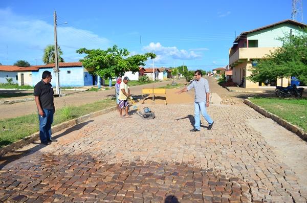 Por uma cidade melhor: Prefeito acompanha obras na Zona Urbana