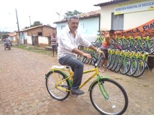 SME faz entrega das bicicletas do programa pedala Piauí no município de Arraial -PI