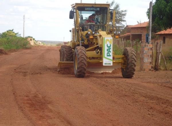 Prefeito Bernildo Val consegue asfalto para estrada de acesso a Coroa de São Remígio - Imagem 2