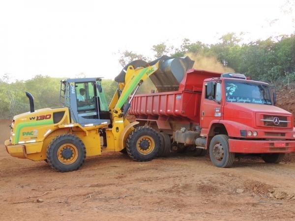 Prefeitura de Pedro II realiza melhoria em estradas - Imagem 10