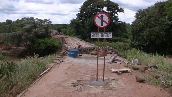 Padre interdita ponte sob o Rio Canindé - Imagem 3