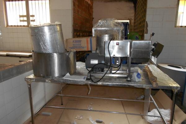 A Prefeita de Currais Claudia lobo recebe mini fábrica de processamento de Buriti para o Para Batins - Imagem 2