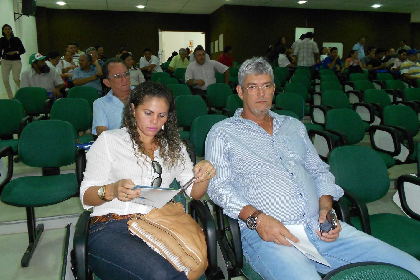A Prefeita de Currais Claudia Lobo e secretario de finanças Luis Lobo participa da criação do comité da bacia hidrográfica do Rio  Gurgueia 