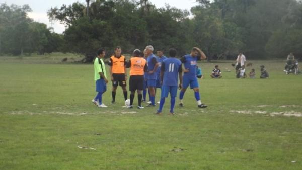 Prefeito Zé Henrique prestigia a abertura do campeonato de veteranos - Imagem 2