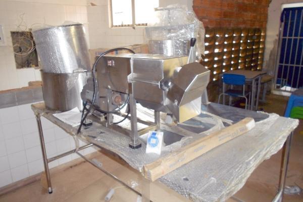 A Prefeita de Currais Claudia lobo recebe mini fábrica de processamento de Buriti para o Para Batins - Imagem 1