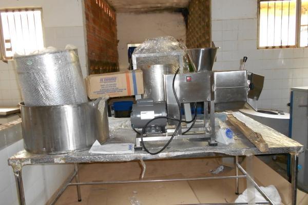 A Prefeita de Currais Claudia lobo recebe mini fábrica de processamento de Buriti para o Para Batins - Imagem 3