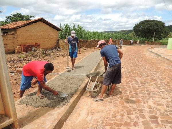 Prefeitura constroi passeio para dá segurança aos pedestres - Imagem 1