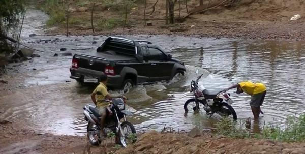 Padre interdita ponte sob o Rio Canindé - Imagem 5
