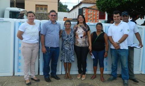 Programa Agente Eletrobras realizou troca de geladeiras e lâmpadas em Brasileira - Imagem 13