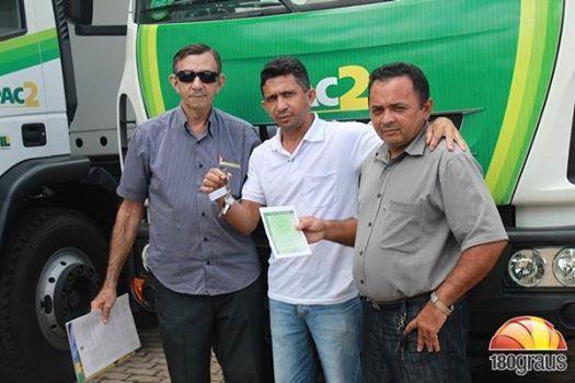 O prefeito Chico Pereira, de Barro Duro recebeu a caçamba do programa pac 2 para trabalhar mais pelo municipio de barro duro