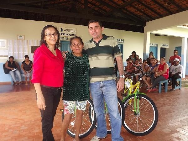 Prefeita Rita Sobrinho entrega 50 bicicletas para alunos de Caxingó - Imagem 6