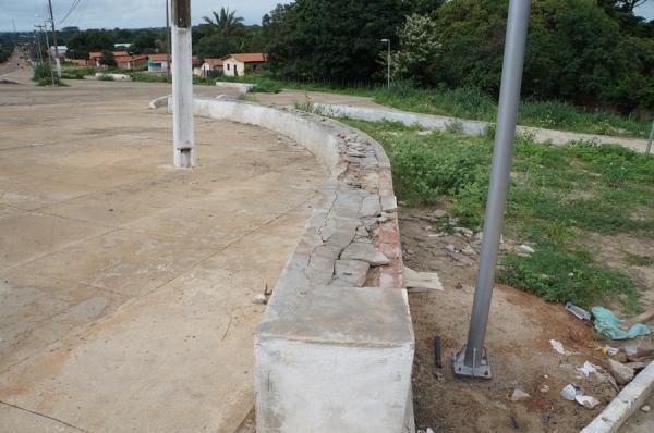 Criticam o governo e esquecem de terminar obra que desmancha com chuva - Imagem 11