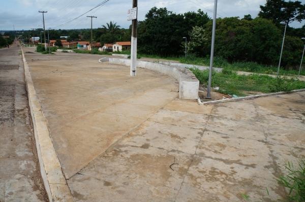 Criticam o governo e esquecem de terminar obra que desmancha com chuva - Imagem 12