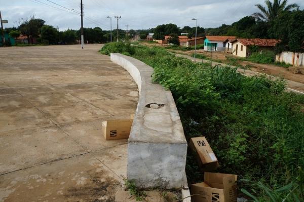 Criticam o governo e esquecem de terminar obra que desmancha com chuva - Imagem 8