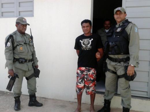 Policia Militar de São Julião prende acusado de agredir idoso.