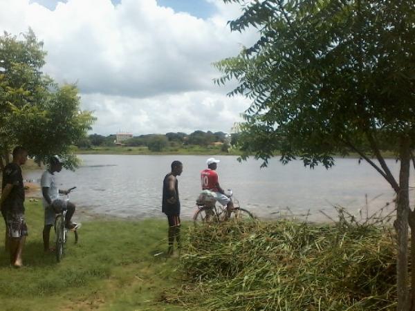 Pescadores da colônia e amigos em ação comunitária no açude laranjeiras. - Imagem 7