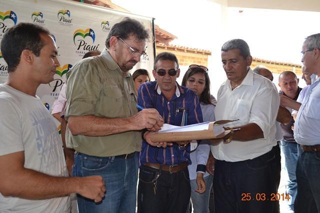 Governador Wilson Martins assina ordem de serviço para recuperação da PI-331