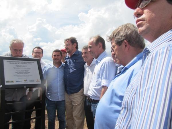 Prefeitos participam de inauguração de rodovia em Monte Alegre - Imagem 2