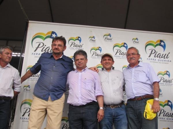 Prefeitos participam de inauguração de rodovia em Monte Alegre - Imagem 9