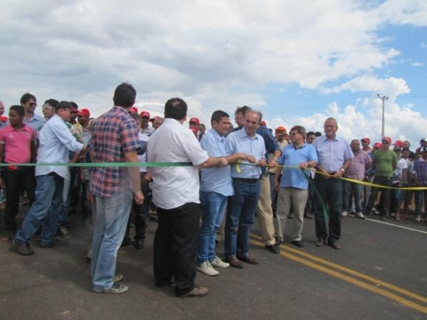 Prefeitos participam de inauguração de rodovia em Monte Alegre - Imagem 4