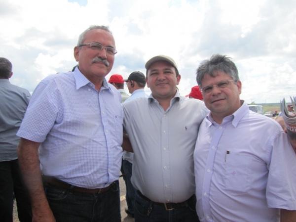 Prefeitos participam de inauguração de rodovia em Monte Alegre - Imagem 3