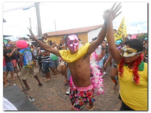 Bloco do Ferro Velho “Vai Quem Quer” arrasta multidão pelas ruas de Inhuma - Imagem 11