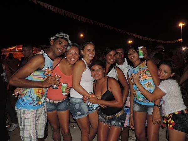 Oz meninos e Bloco Foi a Base que eu Fiz agitam a segunda noite de carnaval em Ribeiro Gonçalves, fotos - Imagem 1