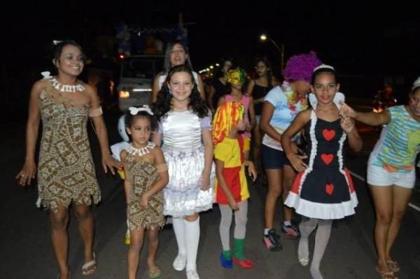 Corso leva multidão às ruas e se consagra no carnaval de Luzilândia - Imagem 8