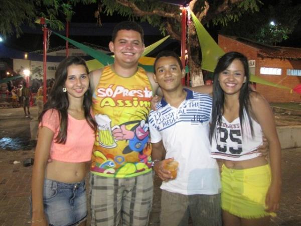 Mais de quatro mil foliões participaram  na segunda noite de carnaval em Miguel Alves  - Imagem 3