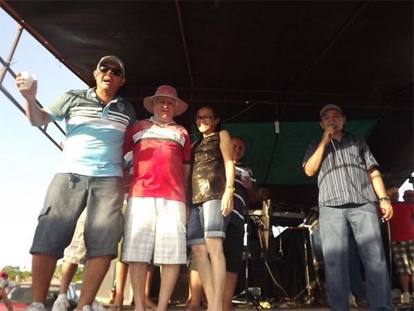 FOTOS: Genival Santos faz a alegria dos foliões no 2º dia de Carnaval de Caxingó - Imagem 3