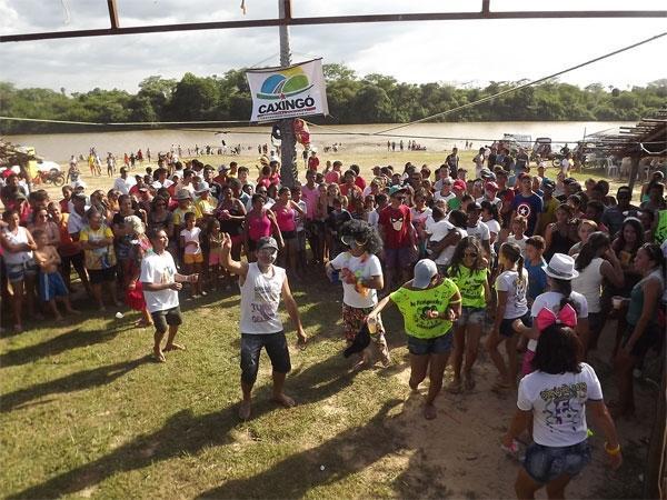 FOTOS: Genival Santos faz a alegria dos foliões no 2º dia de Carnaval de Caxingó - Imagem 12