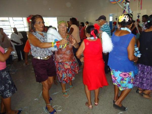 Secretária Municipal de Assistência Social Realizou Carnaval da Melhor Idade - Imagem 29