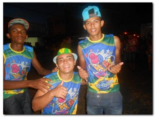 Blocos Beija Eu e Só Amigos deixam as pessoas fascinadas ao desfilarem pelas ruas de Inhuma - Imagem 109