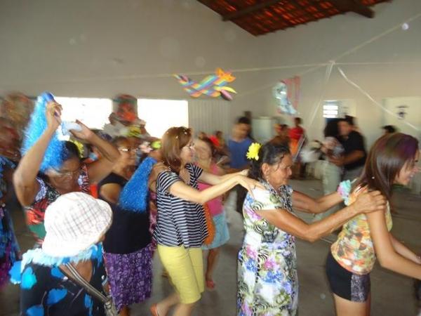 Secretária Municipal de Assistência Social Realizou Carnaval da Melhor Idade - Imagem 46
