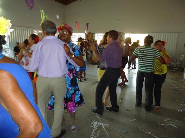 Secretária Municipal de Assistência Social Realizou Carnaval da Melhor Idade - Imagem 17