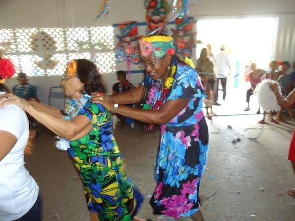 Secretária Municipal de Assistência Social Realizou Carnaval da Melhor Idade - Imagem 78