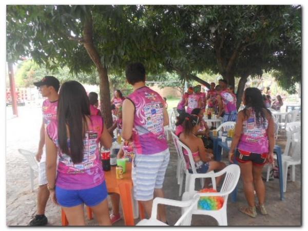 Blocos Beija Eu e Só Amigos deixam as pessoas fascinadas ao desfilarem pelas ruas de Inhuma - Imagem 34