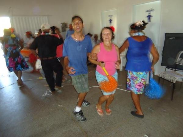 Secretária Municipal de Assistência Social Realizou Carnaval da Melhor Idade - Imagem 2