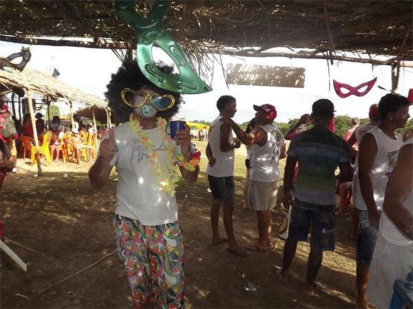 Em plena segunda-feira foliões se divertem no carnaval de Caxingó - Imagem 10