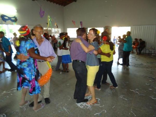 Secretária Municipal de Assistência Social Realizou Carnaval da Melhor Idade - Imagem 18