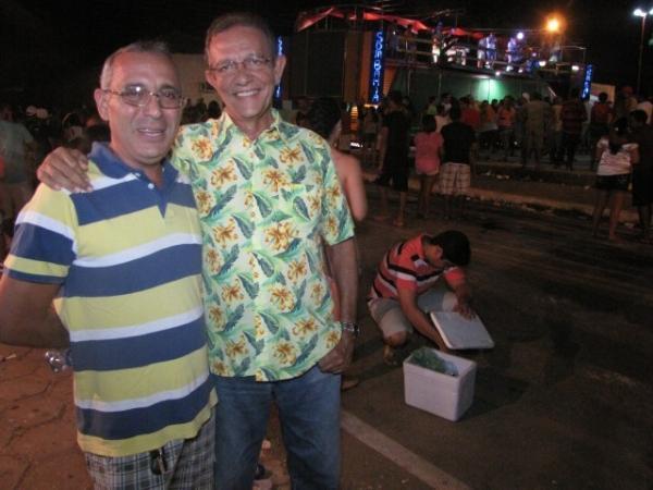 Mais de quatro mil foliões participaram  na segunda noite de carnaval em Miguel Alves  - Imagem 14