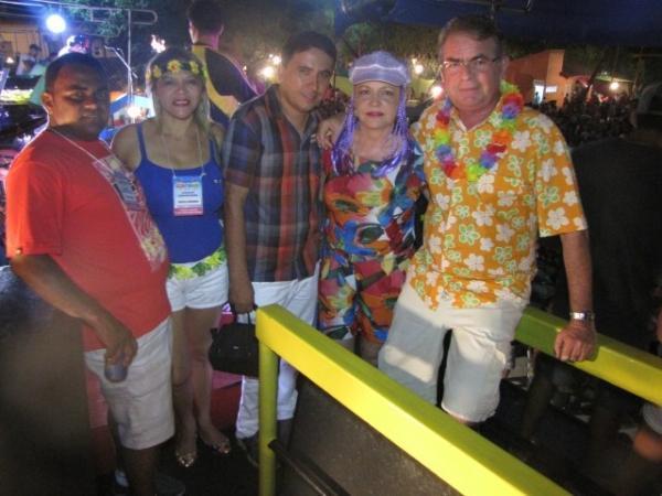 Mais de quatro mil foliões participaram  na segunda noite de carnaval em Miguel Alves  - Imagem 19