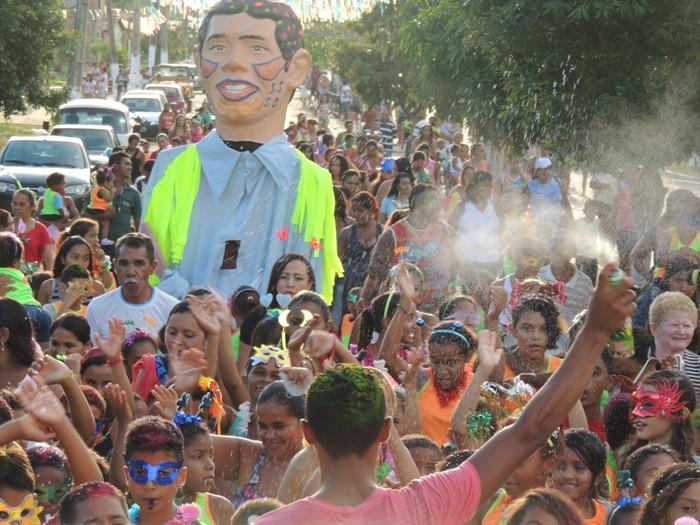 Desfile do bloco infantil Enry Alé em Curralinhos